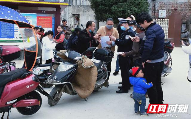 湖南：方便電動車挂牌 藍山交警暖心“上(shàng)門(mén)服務”