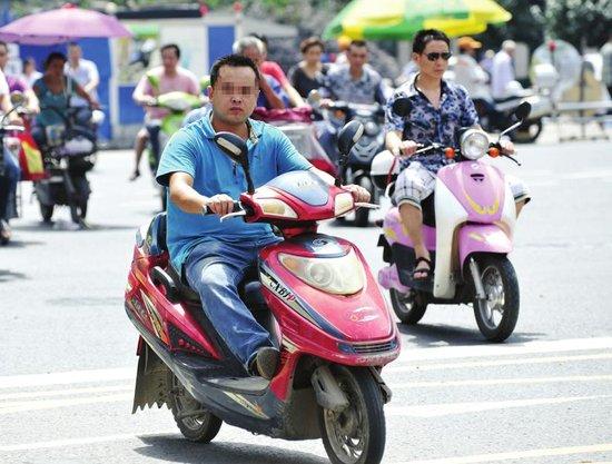 江蘇：@淮陰人，下(xià)月起騎電動車務必做到(dào)四點！