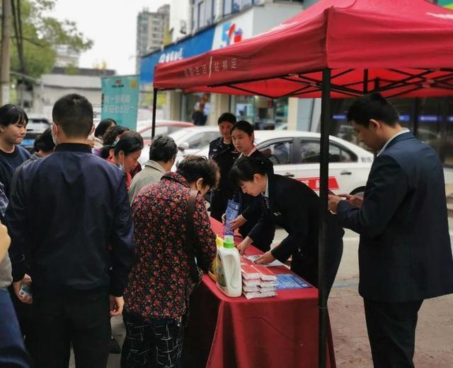 浙江：不用(yòng)跑車管所！嘉興市民家門(mén)口就能(néng)給電動車上(shàng)牌照了(le)