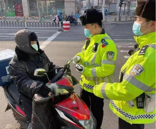 天津：騎電動自(zì)行車不戴頭盔、電動自(zì)行車未按規定上(shàng)牌2天查處219起