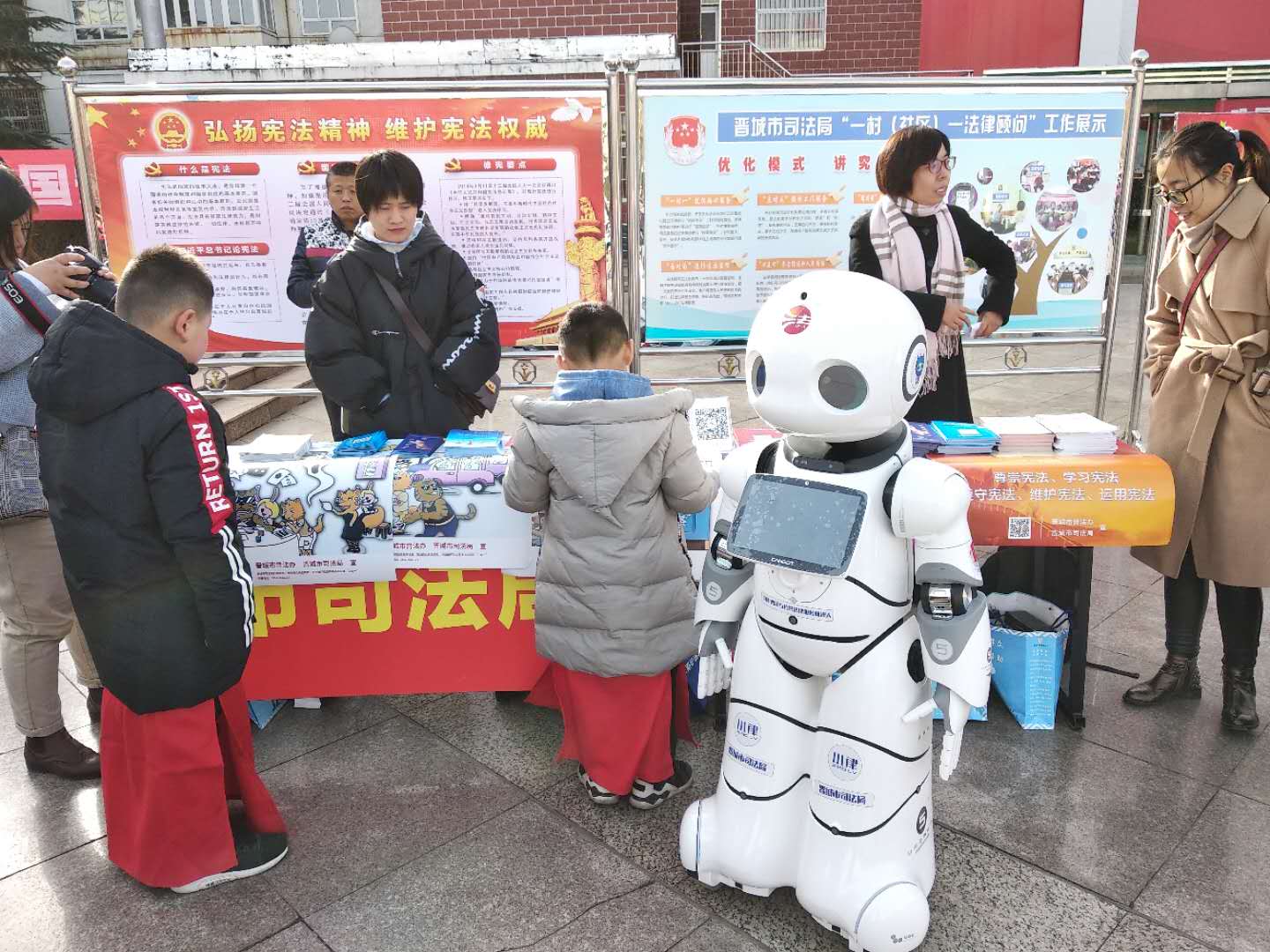 小(xiǎo)律亮(liàng)相山西晉城(chéng)“憲法宣傳周”，助力山西晉城(chéng)市打造智能(néng)化公共法律服務體系